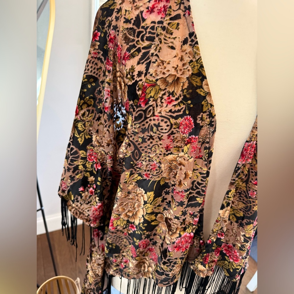 Mauve Beautiful Burnout Velvet Floral Fringe Women's Kimono - Picture 3 of 11